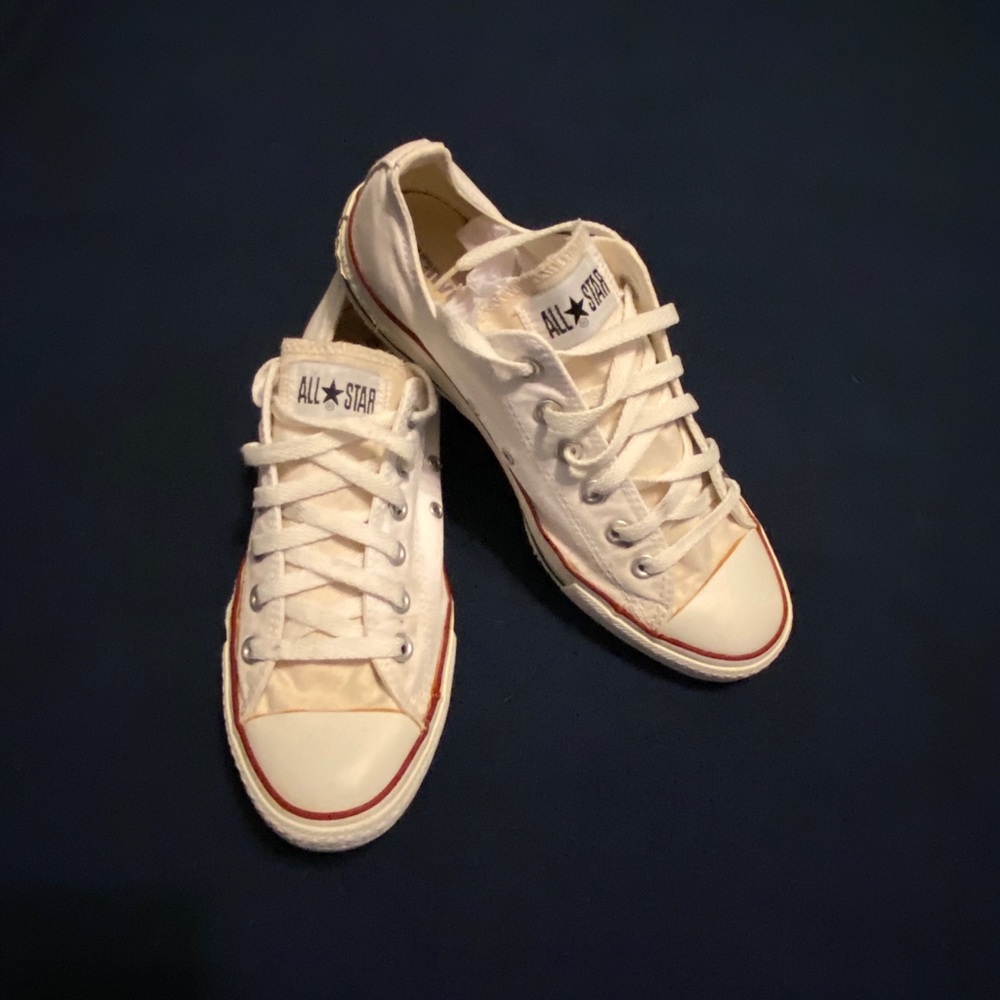 Men’s low top white converse